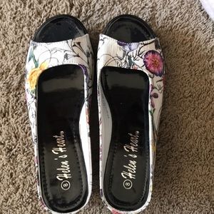 Cute women’s clog type shoe flowery